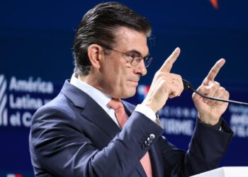 𝐑𝐨𝐝𝐫𝐢𝐠𝐨 𝐏𝐚𝐳 𝐞𝐧 𝐏𝐚𝐧𝐚𝐦á: “𝐀𝐦é𝐫𝐢𝐜𝐚 𝐋𝐚𝐭𝐢𝐧𝐚 𝐝𝐞𝐛𝐞 𝐜𝐨𝐧𝐬𝐭𝐫𝐮𝐢𝐫 𝐬𝐮 𝐝𝐞𝐬𝐭𝐢𝐧𝐨 𝐜𝐨𝐧 𝐯𝐞𝐫𝐝𝐚𝐝 𝐲 𝐜𝐨𝐧𝐟𝐢𝐚𝐧𝐳𝐚”