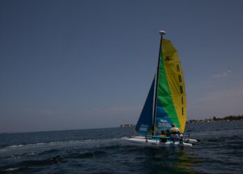 𝗦𝗼𝗹 𝘆 𝗺𝗮𝗿 𝗰𝗲𝗿𝗰𝗮 𝗱𝗲 𝗰𝗮𝘀𝗮: 𝗯𝗼𝗹𝗶𝘃𝗶𝗮𝗻𝗼𝘀 𝗲𝗹𝗶𝗴𝗲𝗻 𝗹𝗮𝘀 𝗽𝗹𝗮𝘆𝗮𝘀 𝗱𝗲𝗹 𝗣𝗲𝗿ú 𝗲𝘀𝘁𝗲 𝘃𝗲𝗿𝗮𝗻𝗼