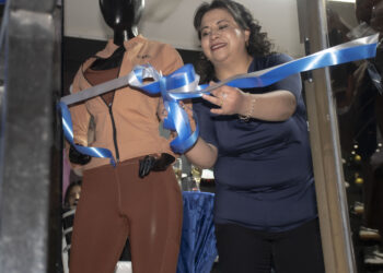 𝐂𝐚𝐬𝐚 𝐝𝐞𝐥 𝐓𝐞𝐧𝐢𝐬 𝐢𝐧𝐚𝐮𝐠𝐮𝐫𝐚 𝐬𝐮 𝐭𝐞𝐫𝐜𝐞𝐫𝐚 𝐟𝐫𝐚𝐧𝐪𝐮𝐢𝐜𝐢𝐚 𝐞𝐧 𝐋𝐚 𝐏𝐚𝐳 𝐲 𝐫𝐞𝐟𝐮𝐞𝐫𝐳𝐚 𝐬𝐮 𝐩𝐫𝐞𝐬𝐞𝐧𝐜𝐢𝐚 𝐧𝐚𝐜𝐢𝐨𝐧𝐚𝐥