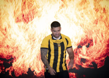 𝐑𝐞𝐧𝐚𝐜𝐞𝐫 𝐚𝐦𝐚𝐫𝐢𝐥𝐥𝐨 𝐲 𝐧𝐞𝐠𝐫𝐨: 𝐜𝐨𝐦𝐢𝐞𝐧𝐳𝐚 𝐮𝐧𝐚 𝐧𝐮𝐞𝐯𝐚 𝐞𝐫𝐚 𝐞𝐧 𝐓𝐡𝐞 𝐒𝐭𝐫𝐨𝐧𝐠𝐞𝐬𝐭