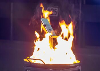 𝗛𝗢𝗡𝗢𝗥 𝗽𝗿𝗲𝘀𝗲𝗻𝘁𝗮 𝗲𝗻 𝗕𝗼𝗹𝗶𝘃𝗶𝗮 𝗲𝗹 𝗠𝗮𝗴𝗶𝗰𝟴 𝗟𝗶𝘁𝗲, 𝗲𝗹 𝗺á𝘀 𝗿𝗲𝘀𝗶𝘀𝘁𝗲𝗻𝘁𝗲 𝗱𝗲 𝘀𝘂 𝗽𝗼𝗿𝘁𝗮𝗳𝗼𝗹𝗶𝗼