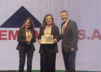 𝗘𝗺𝗽𝗿𝗲𝘀𝗮𝘀 𝘆 𝗹í𝗱𝗲𝗿𝗲𝘀 𝘀𝗼𝗻 𝗿𝗲𝗰𝗼𝗻𝗼𝗰𝗶𝗱𝗼𝘀 𝗲𝗻 𝗲𝗻𝗰𝘂𝗲𝗻𝘁𝗿𝗼 𝗾𝘂𝗲 𝗶𝗺𝗽𝘂𝗹𝘀𝗮 𝗲𝗹 𝗱𝗲𝘀𝗮𝗿𝗿𝗼𝗹𝗹𝗼 𝘀𝗼𝘀𝘁𝗲𝗻𝗶𝗯𝗹𝗲