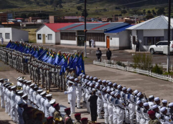 𝐀𝐫𝐦𝐚𝐝𝐚 𝐁𝐨𝐥𝐢𝐯𝐢𝐚𝐧𝐚 𝐥𝐢𝐝𝐞𝐫𝐚 𝐡𝐢𝐬𝐭ó𝐫𝐢𝐜𝐚 𝐧𝐚𝐯𝐞𝐠𝐚𝐜𝐢ó𝐧 𝐞𝐧 𝐭𝐫𝐞𝐬 𝐜𝐮𝐞𝐧𝐜𝐚𝐬 𝐝𝐞𝐥 𝐩𝐚í𝐬