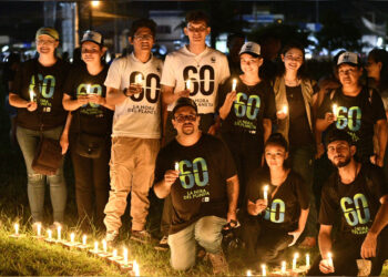 𝐋𝐚 𝐇𝐨𝐫𝐚 𝐝𝐞𝐥 𝐏𝐥𝐚𝐧𝐞𝐭𝐚 𝐢𝐧𝐯𝐢𝐭𝐚 𝐚 𝐚𝐩𝐚𝐠𝐚𝐫 𝐥𝐚𝐬 𝐥𝐮𝐜𝐞𝐬 𝐲 𝐝𝐞𝐟𝐞𝐧𝐝𝐞𝐫 𝐥𝐚𝐬 Á𝐫𝐞𝐚𝐬 𝐏𝐫𝐨𝐭𝐞𝐠𝐢𝐝𝐚𝐬 𝐝𝐞 𝐁𝐨𝐥𝐢𝐯𝐢𝐚