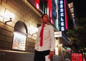 𝘿𝙚 𝘽𝙤𝙡𝙞𝙫𝙞𝙖 𝙖 𝙡𝙖 𝙚𝙨𝙘𝙚𝙣𝙖 𝙞𝙣𝙩𝙚𝙧𝙣𝙖𝙘𝙞𝙤𝙣𝙖𝙡: 𝙆𝙤𝙧𝙢𝙖 𝙙𝙚𝙨𝙩𝙖𝙘𝙖 𝙘𝙤𝙢𝙤 𝙖𝙧𝙩𝙞𝙨𝙩𝙖 𝙚 𝙞𝙣𝙜𝙚𝙣𝙞𝙚𝙧𝙤 𝙙𝙚 𝙨𝙤𝙣𝙞𝙙𝙤