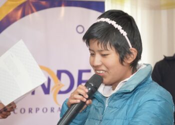 𝙉𝙄𝙉𝙊𝙎 𝘾𝙊𝙉 𝘾𝘼𝙉𝘾𝙀𝙍 𝙍𝙀𝘾𝙄𝘽𝙀𝙉 𝙍𝙀𝙂𝘼𝙇𝙊𝙎 𝙔 𝘼𝙋𝙊𝙔𝙊 𝙀𝙉 𝙅𝙊𝙍𝙉𝘼𝘿𝘼 𝙎𝙊𝙇𝙄𝘿𝘼𝙍𝙄𝘼 𝙄𝙈𝙋𝙐𝙇𝙎𝘼𝘿𝘼 𝙋𝙊𝙍 𝙀𝙉𝘿𝙀 𝙔 𝙇𝘼 𝙋𝙍𝙄𝙈𝙀𝙍𝘼 𝘿𝘼𝙈𝘼